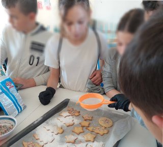 Παρασκευή χριστουγεννιάτικων μπισκότων